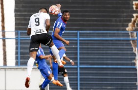 Nathan em jogada aérea contra o São Caetano, pelo Campeonato Paulista Sub-20