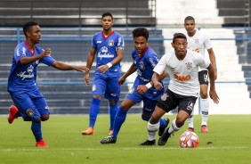 Ruan no jogo contra o So Caetano, pelo Campeonato Paulista Sub-20