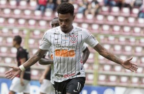 Volante Júnior Urso marcou o primeiro gol do Corinthians contra o Lara, pela Sul-Americana