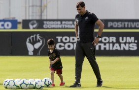 Carille e garotinho no treino de hoje no CT Joaquim Grava