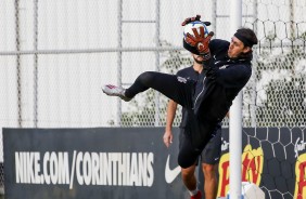 Cássio faz defesa durante último treino antes do duelo decisivo contra o Flamengo
