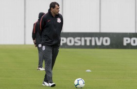 Fbio Carille comandou o treino deste domingo no CT Joaquim Grava