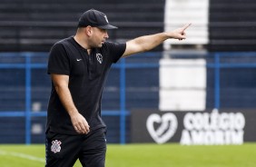 Treinador do Sub-15, durante jogo contra o Audax, pelo Paulista da categoria