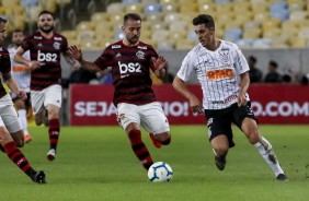 Danilo Avelar durante jogo contra o Flamengo, pela Copa do Brasil