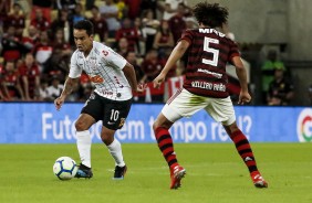 Meia Jadson durante jogo contra o Flamengo, pela Copa do Brasil