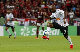 Vagner Love durante jogo contra o Flamengo, pela Copa do Brasil