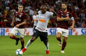 Vagner Love durante partida contra o Flamengo, pela Copa do Brasil