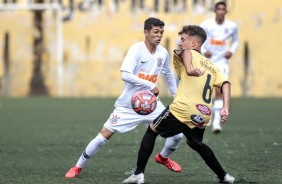 Adson no jogo contra o São Bernardo pelo Paulistão Sub-20