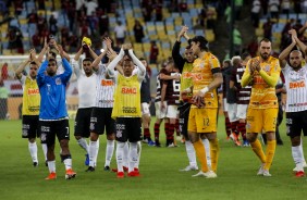 Apesar da derrota, a torcida corinthiana ovacionou os jogadores no Maracan