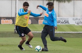 Bruno Mndez e Matheus Jesus durante treino que prepara o time para jogo contra o Cruzeiro