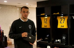 Carlos Augusto no vestiário antes do jogo contra o Flamengo, no Maracanã
