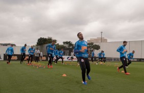 Gabriel e companheiros no treino que prepara a equipe para jogo diante o Cruzeiro