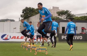 Gustavo e companheiros treinam para enfrentar o Cruzeiro pelo Brasileirão