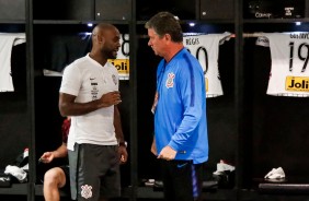 Love e Walmir Cruz no vestiário antes do jogo contra o Flamengo, pela Copa do Brasil