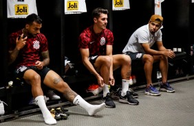 Michel, Avelar e Sornoza no vestiário antes do jogo contra o Flamengo, pela Copa do Brasil