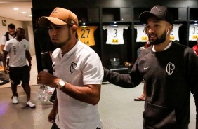 Sornoza e Clayson no vestiário antes do jogo contra o Flamengo, pela Copa do Brasil