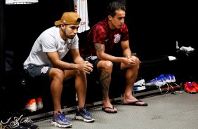 Sornoza e Jadson no vestiário antes do jogo contra o Flamengo, pela Copa do Brasil
