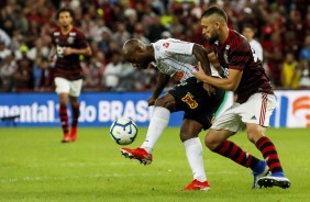 Vagner Love no jogo contra o Flamengo, pela Copa do Brasil