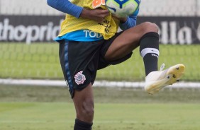 Zagueiro Marllon durante treino que prepara a equipe para jogo contra o Cruzeiro
