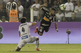 Clayson durante jogo contra o Santos, pelo Campeonato Brasileiro 2019