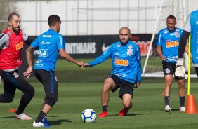 Jogadores do Corinthians treinam nesta segunda-feira