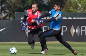 Jogadores do Corinthians treinam nesta segunda-feira