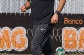 Jogadores do Corinthians treinam nesta segunda-feira