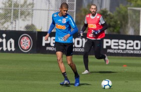 Jogadores do Corinthians treinam nesta segunda-feira