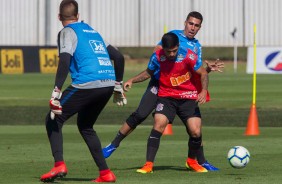 Jogadores do Corinthians treinam nesta segunda-feira