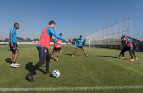 Jogadores do Corinthians treinam nesta segunda-feira