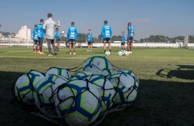 Jogadores do Corinthians treinam nesta segunda-feira