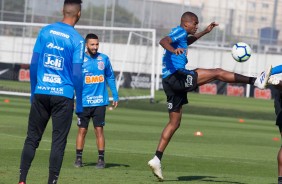 Jogadores do Corinthians treinam nesta segunda-feira