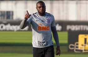 Jogadores do Corinthians treinam nesta terça-feira