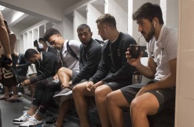Jogadores no vestiário antes do jogo contra o Santos, pelo Campeonato Brasileiro