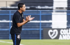 Tcnico do Sub-17, Gustavo Almeida, durante jogo contra o Vitria, pelo Brasileiro Sub-17