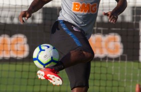 Vagner Love no treino desta tera