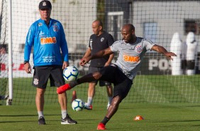 Vagner Love no treino desta tera