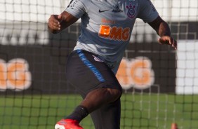 Vagner Love no treino desta terça