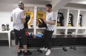 Walter e Caíque França no vestiário antes do jogo contra o Santos, pelo Campeonato Brasileiro