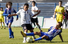 Corinthians enfrenta o Nacional pelo campeonato paulista sub-11