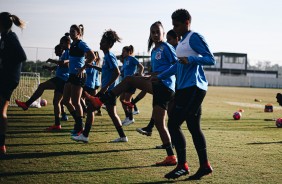 Equipe feminina do Corinthians realiza treinamento