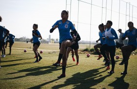 Equipe feminina do Corinthians realiza treinamento