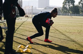 Equipe feminina do Corinthians realiza treinamento