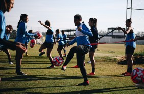 Equipe feminina do Corinthians realiza treinamento