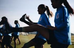 Equipe feminina do Corinthians realiza treinamento