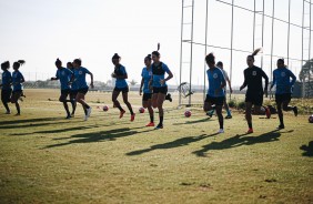 Equipe feminina do Corinthians realiza treinamento