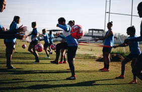 Equipe feminina do Corinthians realiza treinamento