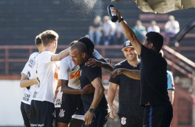 Corinthians comemora gol contra a Portuguesa, pelo Paulista Sub-15