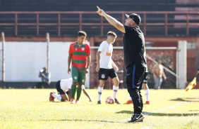 Técnico do Sub-15 durante o empate contra a Portuguesa, pelo paulista da categoria