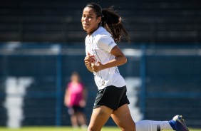 Victória comemora seu gol contra o Juventus, pelo Paulista Feminino